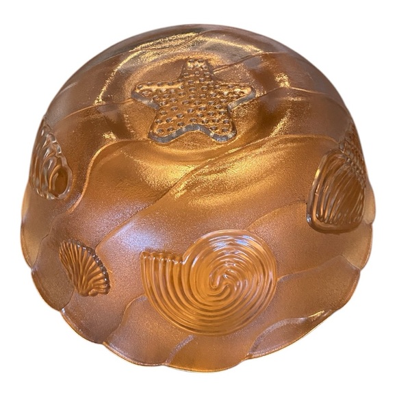 Beautiful glass seashell bowl. EUC - Picture 9 of 13